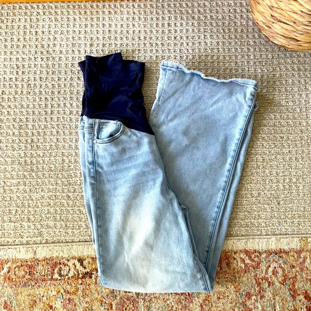 The most flattering wide leg maternity jeans!